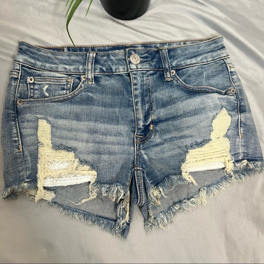 American Eagle denim shortie, lace inset pockets, next level stretch, size 6